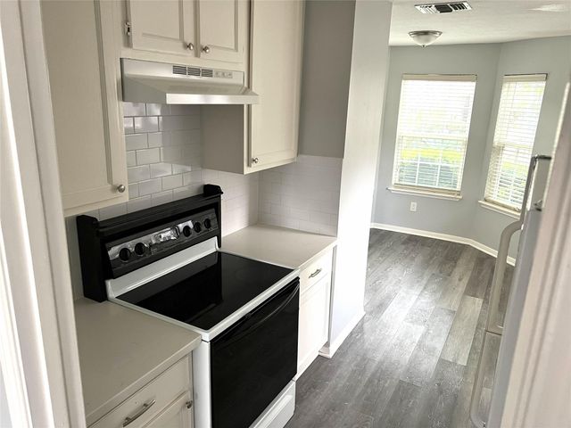 800 Country Place Drive 909, Houston, TX 77079