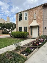 800 Country Place Drive 909, Houston, TX 77079