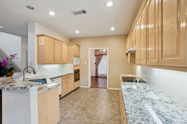 2036 Camelot Drive, Lewisville, TX 75067