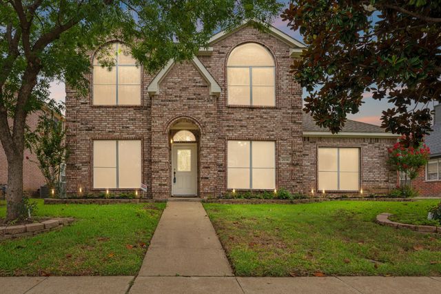 2036 Camelot Drive, Lewisville, TX 75067