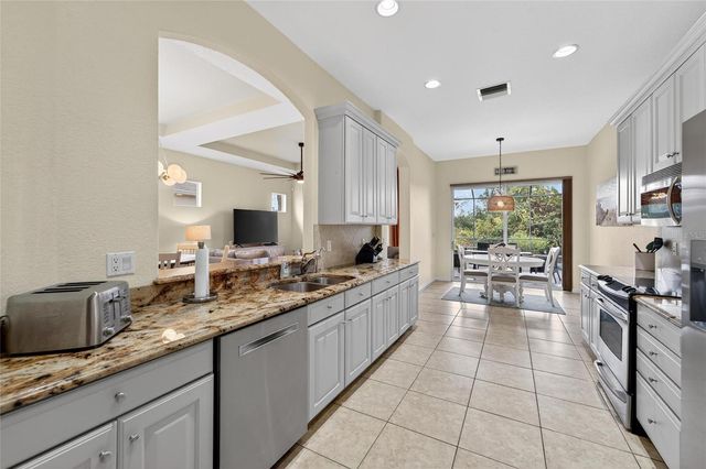 1032 REGAL MANOR WAY, Sun City Center, FL 33573