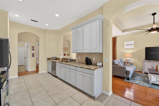 1032 REGAL MANOR WAY, Sun City Center, FL 33573