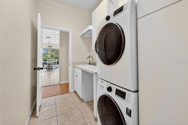 1032 REGAL MANOR WAY, Sun City Center, FL 33573