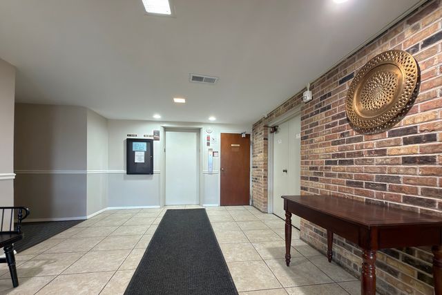 1205 E hintz Road 208, Arlington Heights, IL 60004