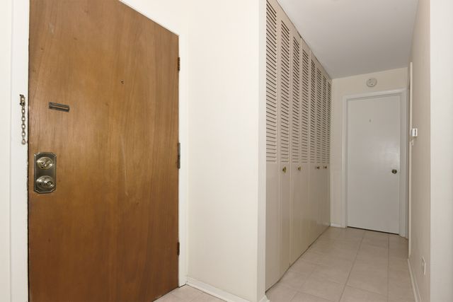 1205 E hintz Road 208, Arlington Heights, IL 60004