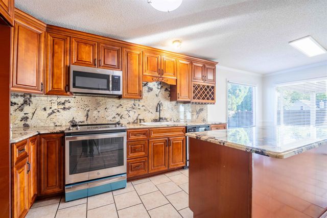 1520 CIDER HOUSE LN, Cordova, TN 38016