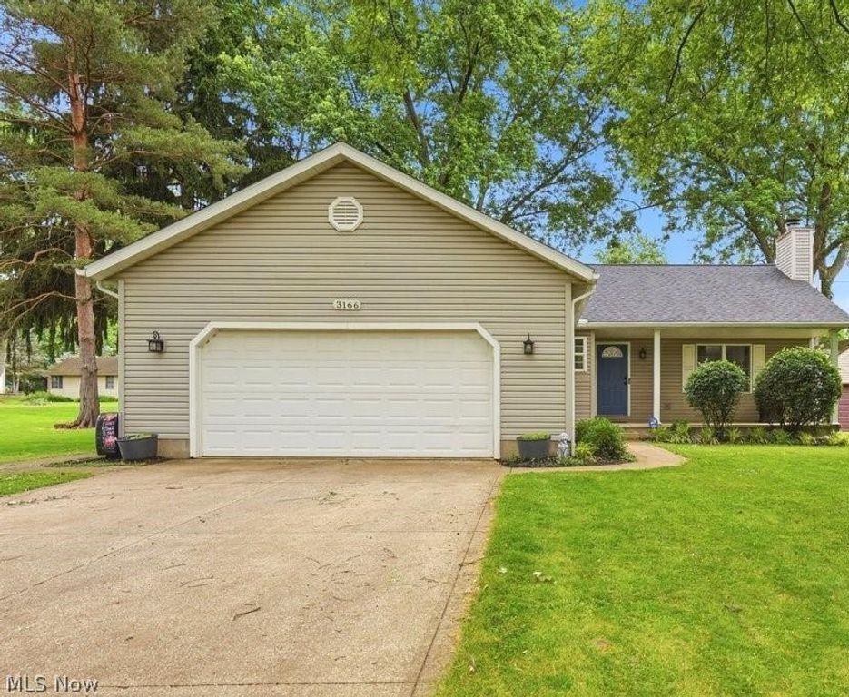 3166 Vermont Street NW, North Canton, OH 44720
