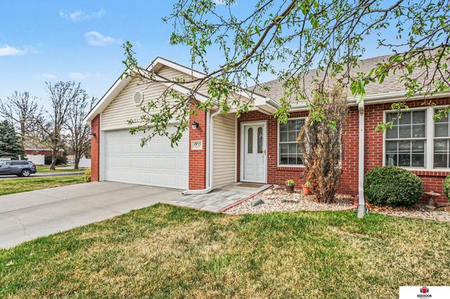1955 S Knights Place, Lincoln, NE 68506