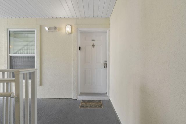 8436 Gulf Boulevard UNIT 321, Navarre, FL 32566