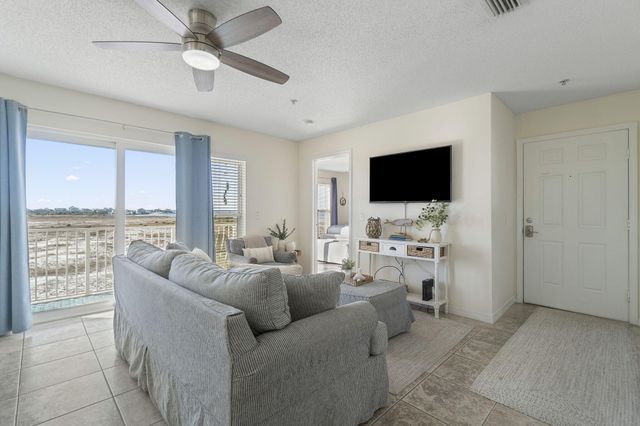 8436 Gulf Boulevard UNIT 321, Navarre, FL 32566