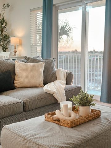 8436 Gulf Boulevard UNIT 321, Navarre, FL 32566