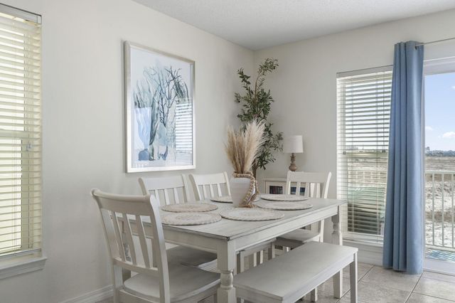 8436 Gulf Boulevard UNIT 321, Navarre, FL 32566