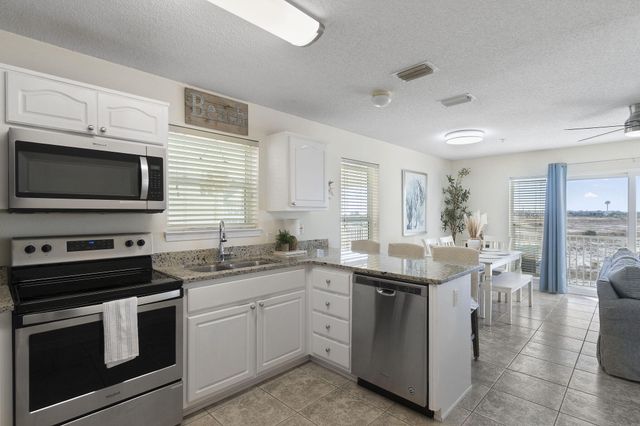 8436 Gulf Boulevard UNIT 321, Navarre, FL 32566