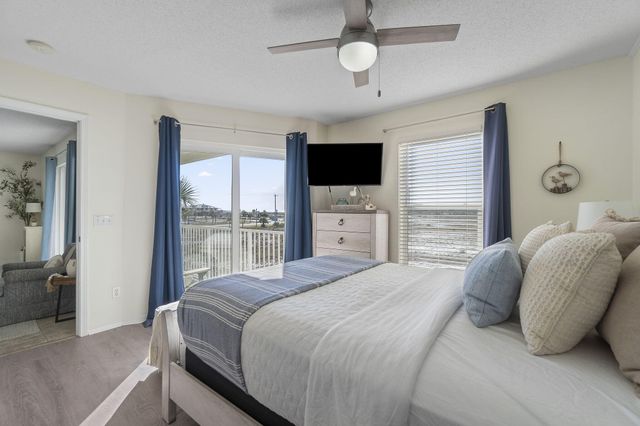 8436 Gulf Boulevard UNIT 321, Navarre, FL 32566