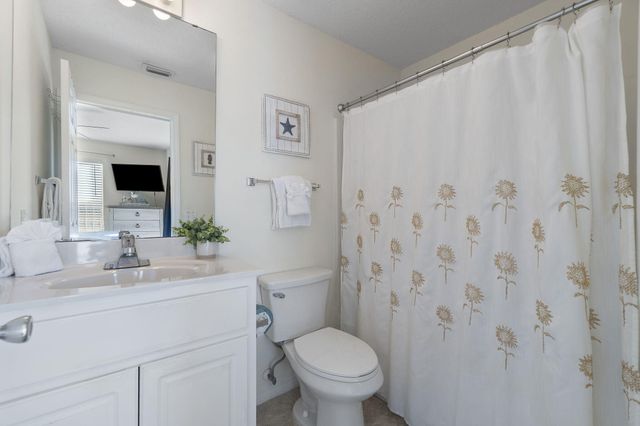 8436 Gulf Boulevard UNIT 321, Navarre, FL 32566