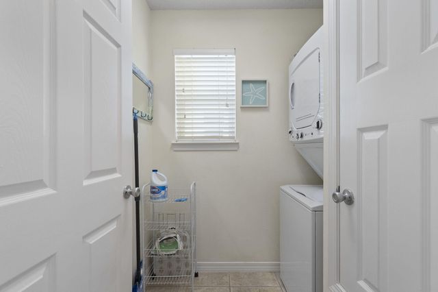 8436 Gulf Boulevard UNIT 321, Navarre, FL 32566