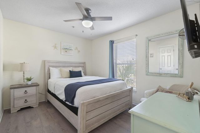 8436 Gulf Boulevard UNIT 321, Navarre, FL 32566