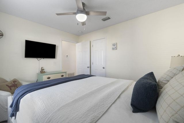 8436 Gulf Boulevard UNIT 321, Navarre, FL 32566