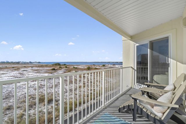 8436 Gulf Boulevard UNIT 321, Navarre, FL 32566