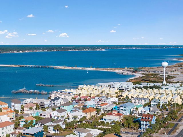 8436 Gulf Boulevard UNIT 321, Navarre, FL 32566