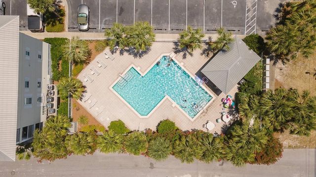 8436 Gulf Boulevard UNIT 321, Navarre, FL 32566