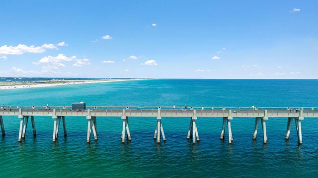 8436 Gulf Boulevard UNIT 321, Navarre, FL 32566