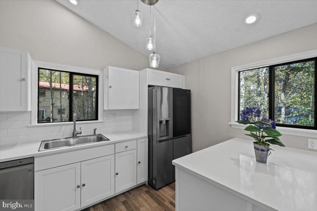 2914 FAIRHAVEN DR, Tobyhanna, PA 18466