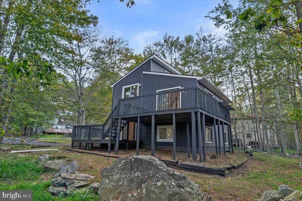 2914 FAIRHAVEN DR, Tobyhanna, PA 18466