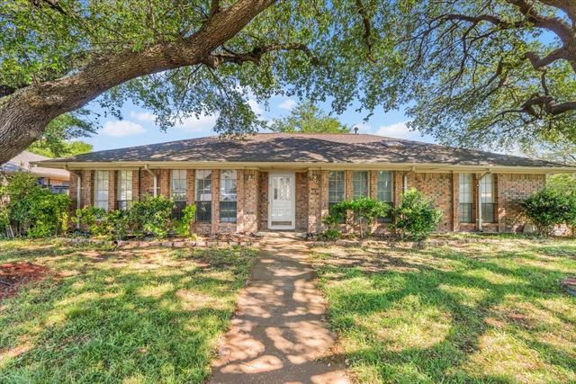 2301 Claridge Circle, Plano, TX 75075