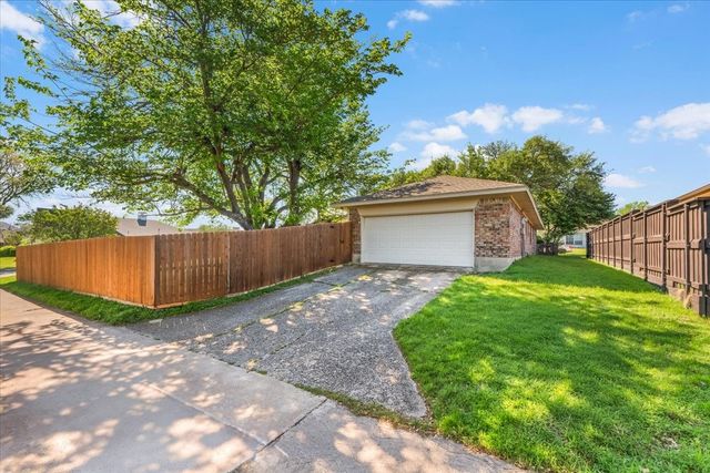 2301 Claridge Circle, Plano, TX 75075