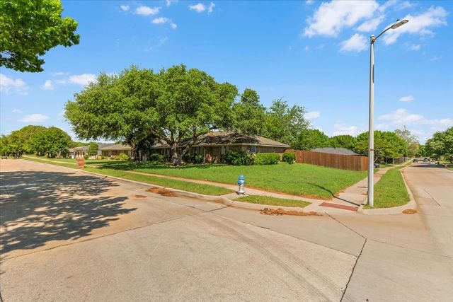 2301 Claridge Circle, Plano, TX 75075