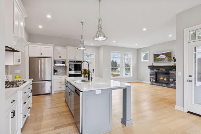 25 Summit Farm Lane, Gem Lake, MN 55110