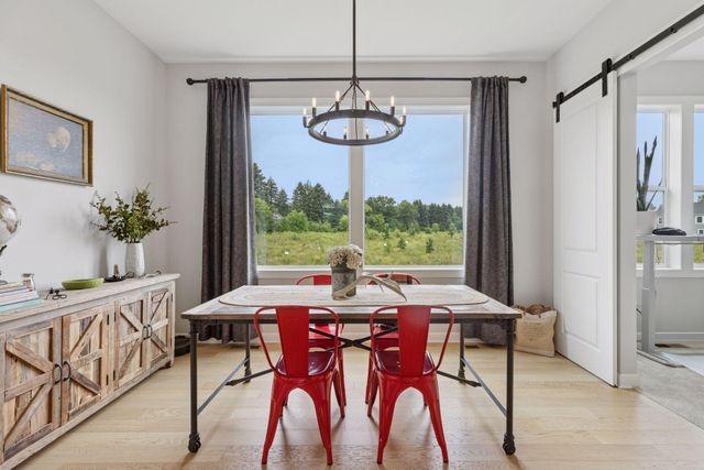 25 Summit Farm Lane, Gem Lake, MN 55110