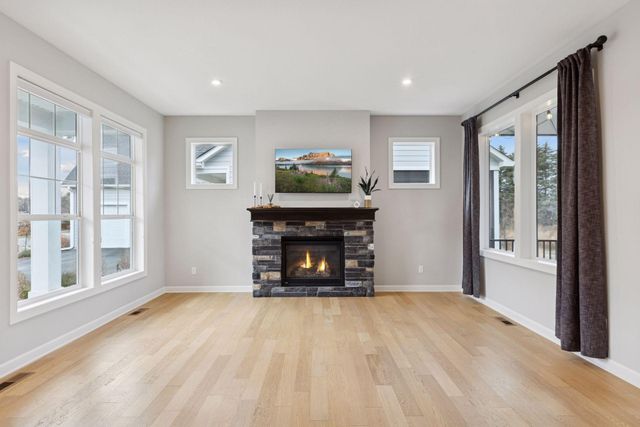 25 Summit Farm Lane, Gem Lake, MN 55110