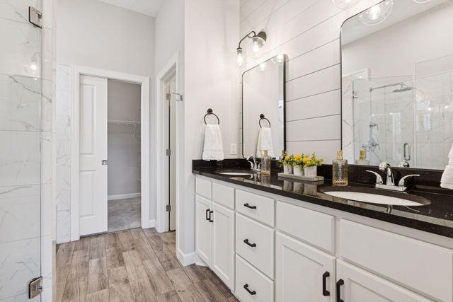 25 Summit Farm Lane, Gem Lake, MN 55110