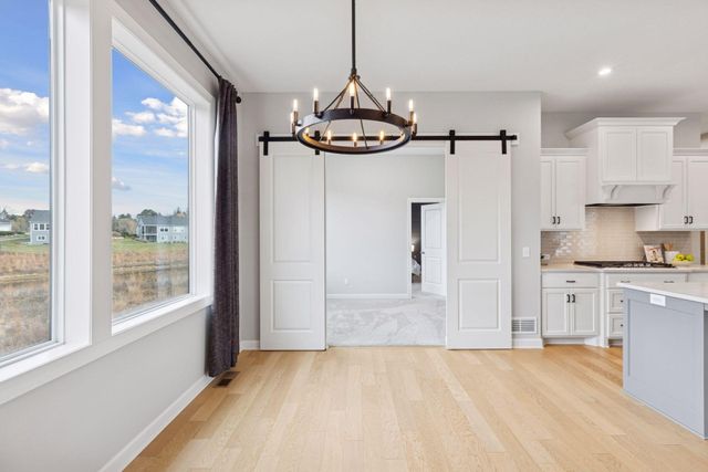 25 Summit Farm Lane, Gem Lake, MN 55110