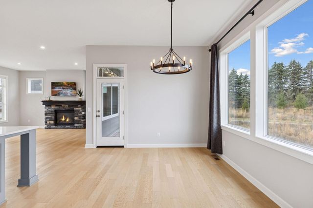 25 Summit Farm Lane, Gem Lake, MN 55110