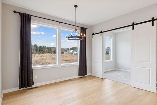 25 Summit Farm Lane, Gem Lake, MN 55110