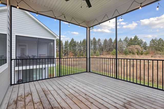 25 Summit Farm Lane, Gem Lake, MN 55110