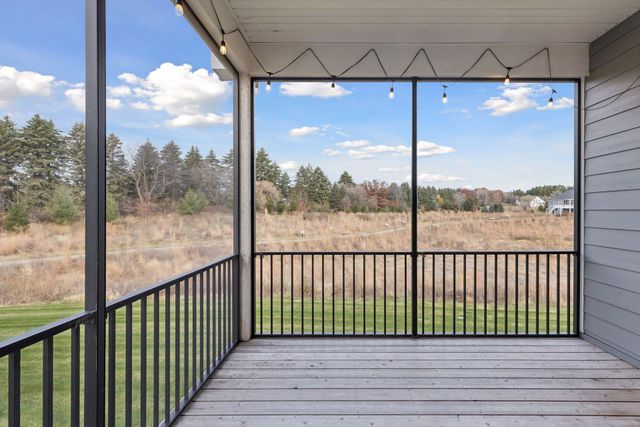 25 Summit Farm Lane, Gem Lake, MN 55110