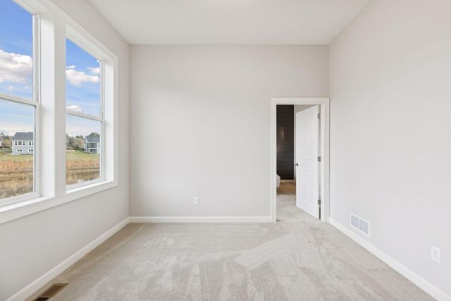 25 Summit Farm Lane, Gem Lake, MN 55110