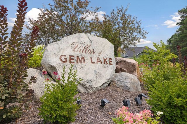 25 Summit Farm Lane, Gem Lake, MN 55110