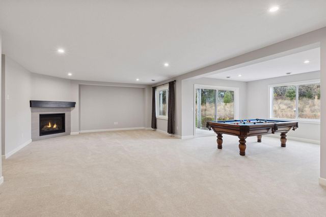 25 Summit Farm Lane, Gem Lake, MN 55110