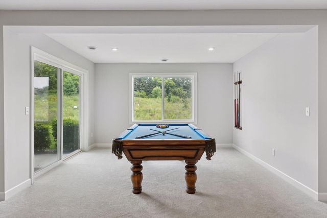 25 Summit Farm Lane, Gem Lake, MN 55110