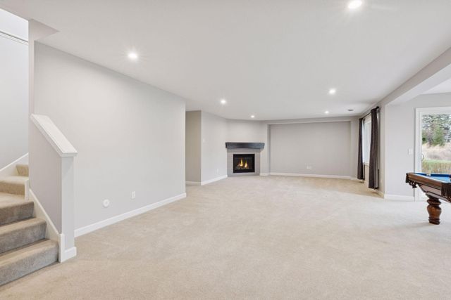 25 Summit Farm Lane, Gem Lake, MN 55110