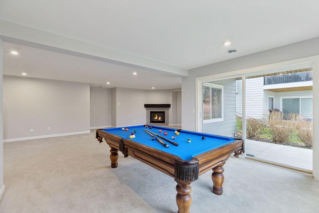 25 Summit Farm Lane, Gem Lake, MN 55110