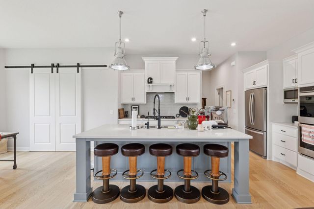 25 Summit Farm Lane, Gem Lake, MN 55110