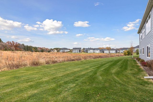 25 Summit Farm Lane, Gem Lake, MN 55110