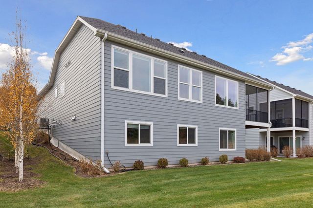 25 Summit Farm Lane, Gem Lake, MN 55110