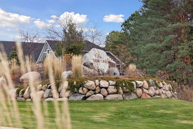 25 Summit Farm Lane, Gem Lake, MN 55110